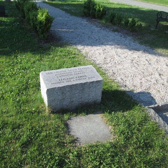 Pamětní deska v Dýšině ve Školní ulici