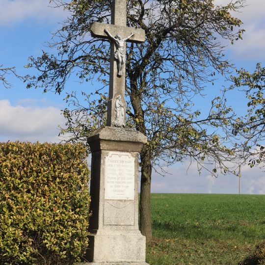 Kříž na východním okraji Litovan