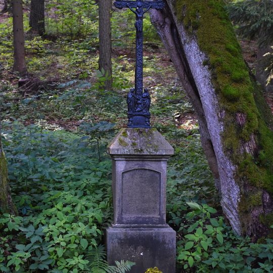 Kříž u silnice z Bartošovic v Orlických horách do Českých Petrovic