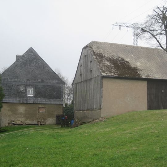 Wohnstallhaus und Scheune eines Dreiseithofes Am Rummel 3