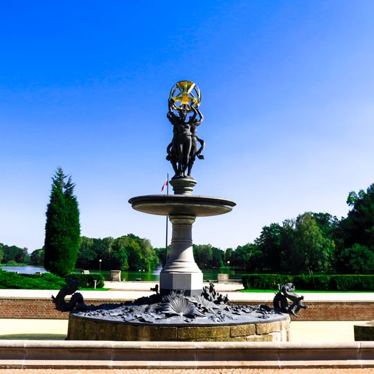 Zespół pięciu fontann w parku w Świerklańcu