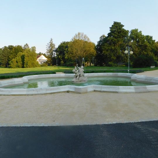 Fontána u zámku v Napajedlech