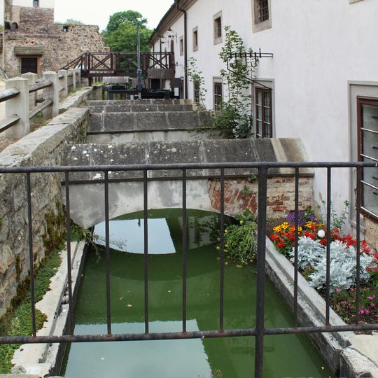 Lávka přes náhon do zámeckého mlýna v Jindřichově Hradci