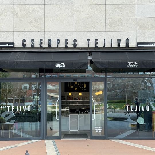 Cserpes tejivó milk bar