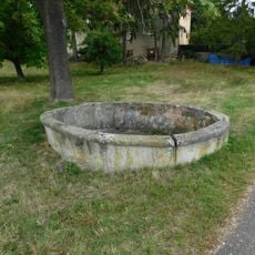 Kašna na Karlovarské ulici ve Valči