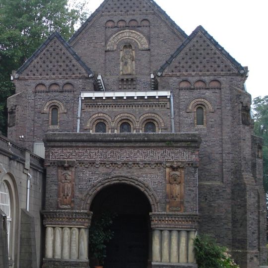 Klooster Opveld: building with covered walk and neo-romanesque cloister chapel