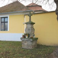 Kříž u hřbitova v Budyni nad Ohří