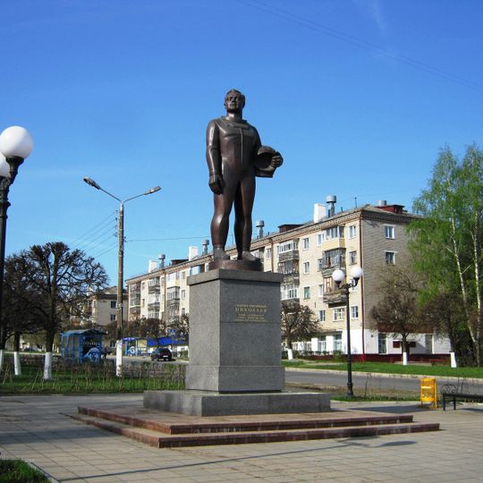 Памятник Андрияну Николаеву