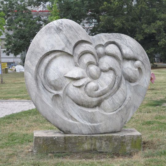 Plastika v Plzni u Partyzánské ulice