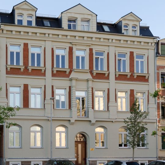 Mietshaus in geschlossener Bebauung Tzschirnerplatz 6