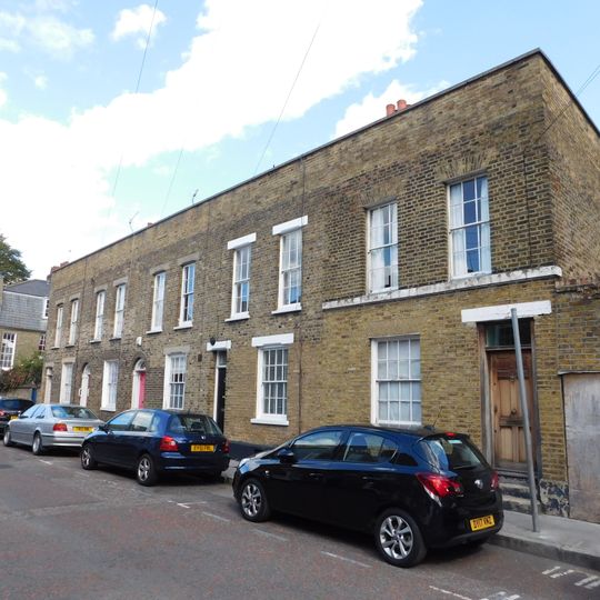 2-10, Barnes Street E1