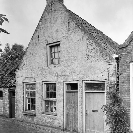 Tsjerkebuorren 15, Heeg