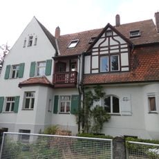 Am Herrenwäldchen 10-12 (D-5-64-000-2272)