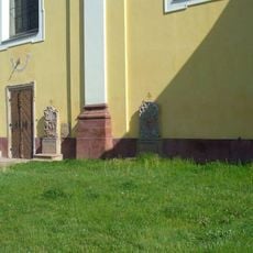 Kapličky Křížové cesty u kostela v Pecce