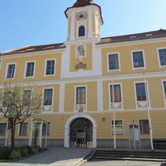 Bezirksgericht mit Steinpranger