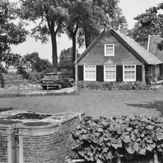 Nieuweweg 2, Tienhoven