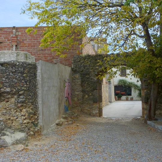 Puerta y murallas de la Pabordia