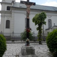 Kríž pri kostole, kríž s korpusom