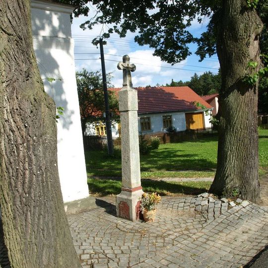 Boží muka u kaple v Ludvíkově