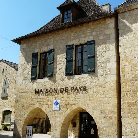 Maison à cornière, 16 place Jean-Moulin, Beaumont-du-Périgord