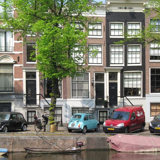 Pand met smalle gevel bovenlicht