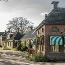 Dwarshuisboerderij in eclectische stijl