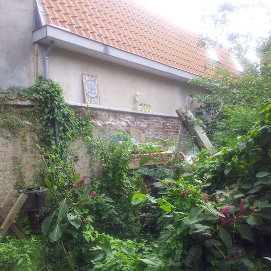 Pand, waarin wellicht een deel van de laat-middeleeuwse stadsmuur is bewaard gebleven