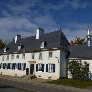 Mauvide-Genest Manor