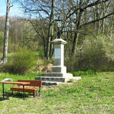 Kříž na louce východně od Raného