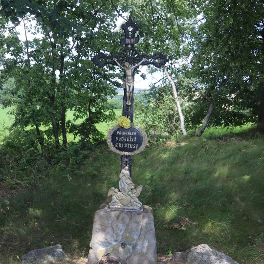 Kříž u cesty jižně od Červené Lhoty