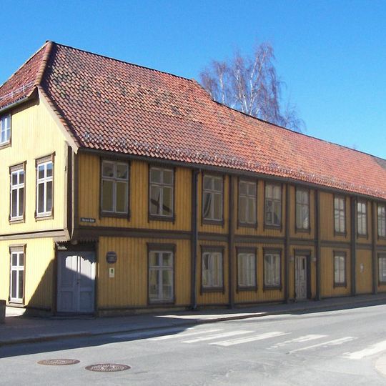 Konservativen, Halden