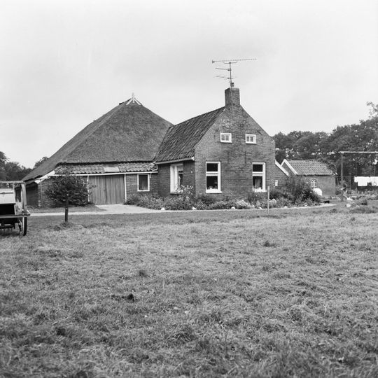Fraeylemaborg, westelijke boerderij