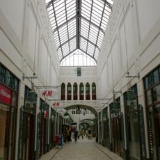 Kaufhaus mit Straßburg-Passage, mit allen Läden und der inneren Gestaltung des Kaufhauses Berliner Straße 7, 8