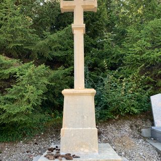Cemetery cross of Lompnas