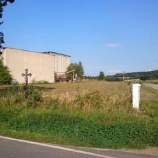 Kříž jižně od Krtova