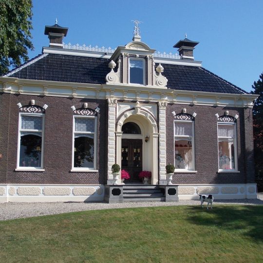 Dwarshuisboerderij in eclectische stijl