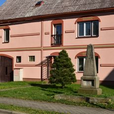 Pomník nejasného účelu v Černovicích