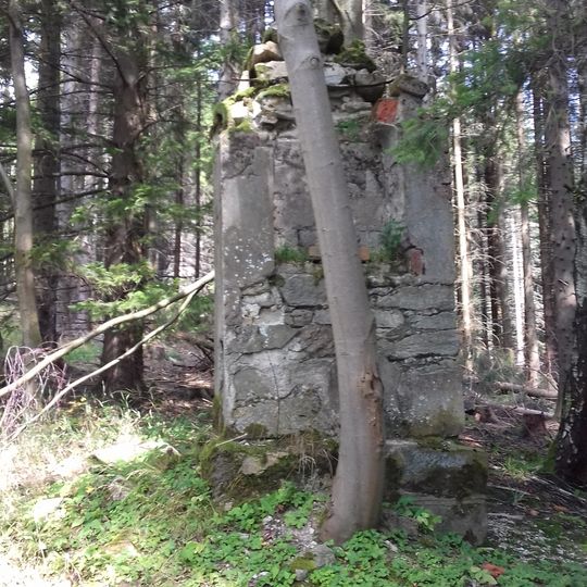Kaplička severně od Stříbrnic v lese