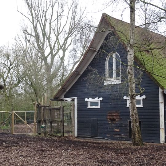 Blijdorp: houten dierenverblijf