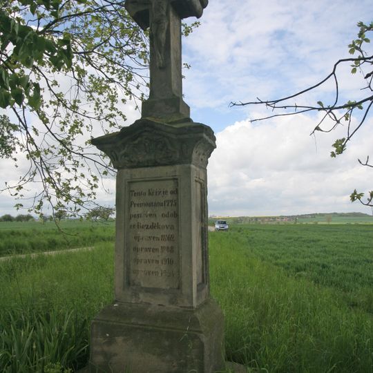 Wayside cross in Dolní Bezděkov