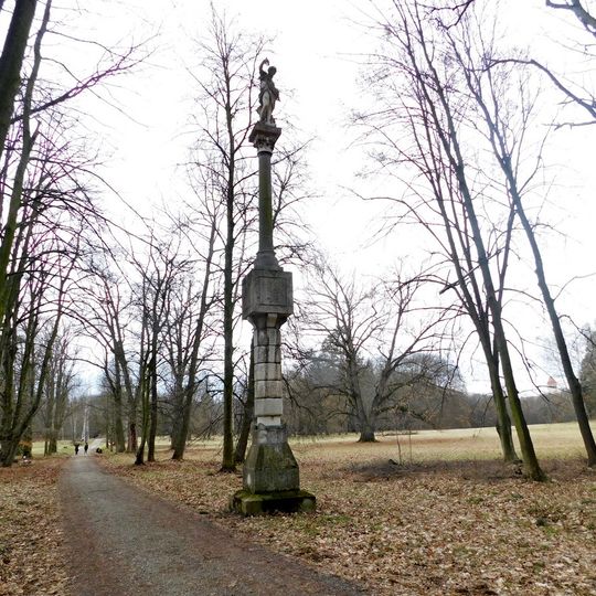 Sloup se sochou Sapfó na Konopišti