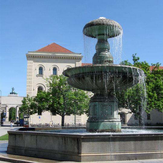 Zwei Brunnen römischen Typs