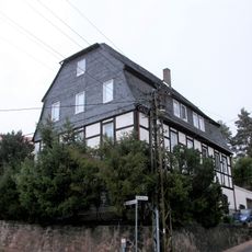 Wohnhaus mit Einfriedung Mühlweg 9