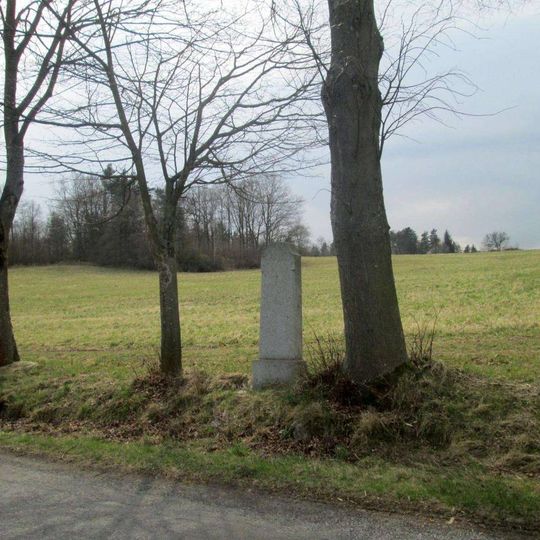 Pomník jižně od Velenov