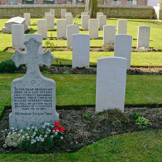 Zillebeke Churchyard, Commonwealth Plot