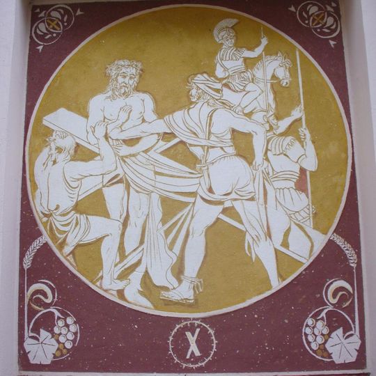 Kaplička X. zastavení křížové cesty u kostela v Mařenicích