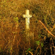 Kříž v jihozápadním cípu lesa Březina v Kameničce