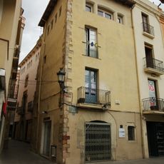 House in plaça Porxada, 11