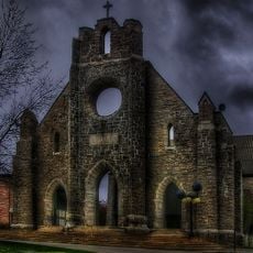 Façades de l'ancienne cathédrale de Notre-Dame-de-Fourvières