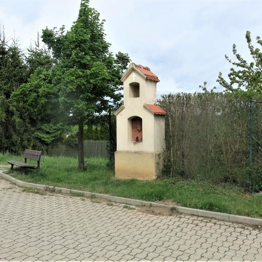 Kaplička v ulici U Smolnic v Holyni